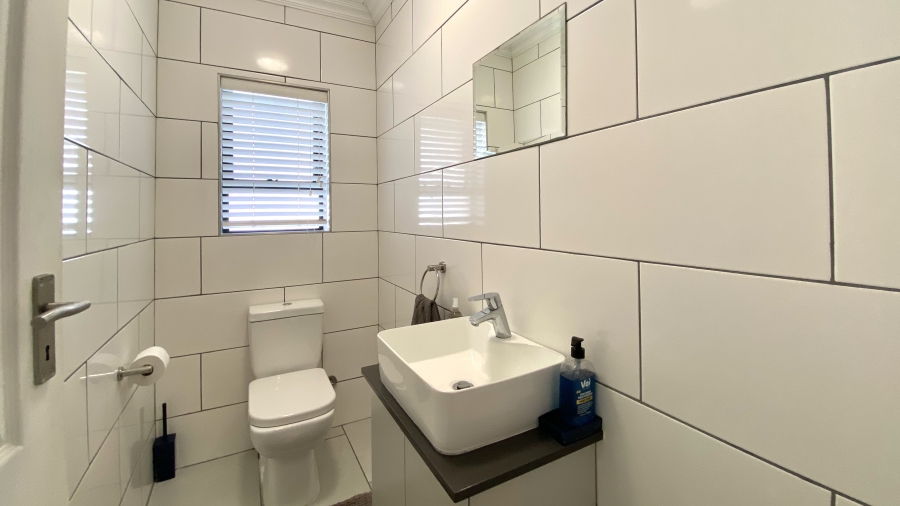 4 Bedroom Property for Sale in Dwarskersbos Western Cape